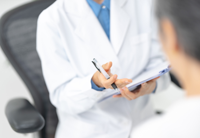 問診をする医師